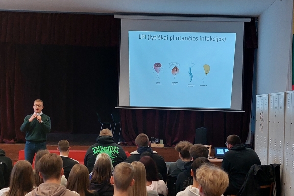 Gimnazijoje lankėsi lektorius Martynas Asakavičius